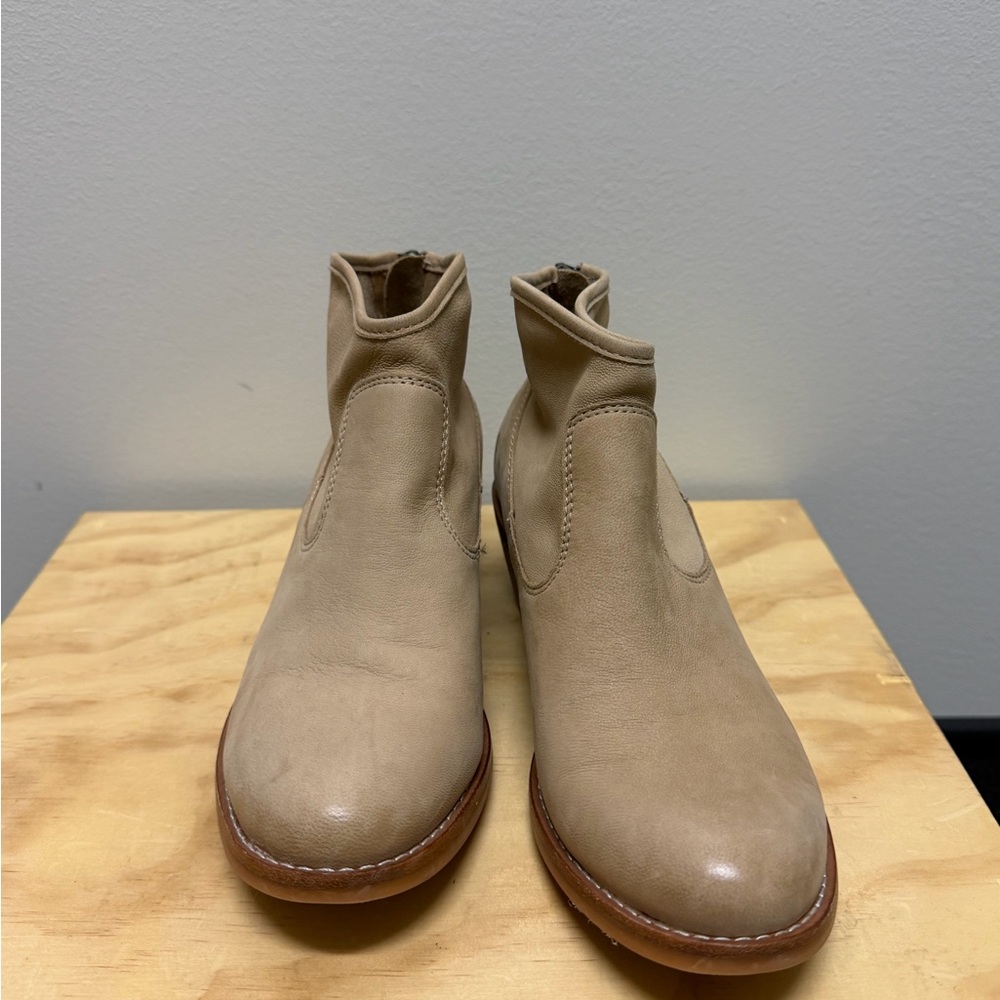 Sofft Womens Suede Leather Ankle Booties 6M Taupe Block Heel Fall Classic Boho